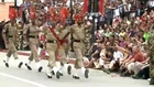 Indian troops do the goose-step at Wagah border!